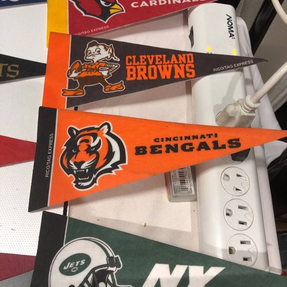 17 Mini Football Pendants - Picture 6 of 7